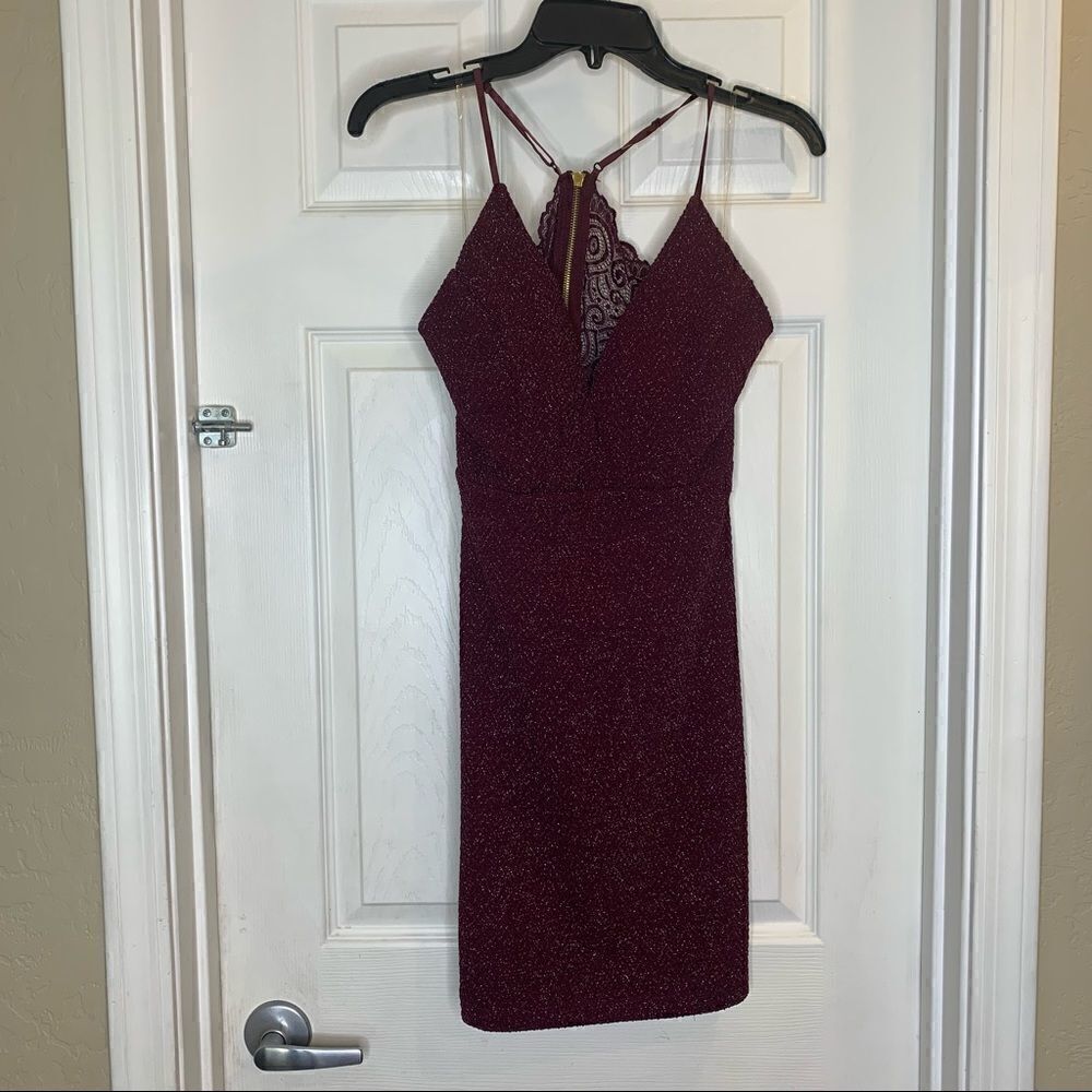 Honey and Rosie Homecoming Burgundy Straight Dress Size Large